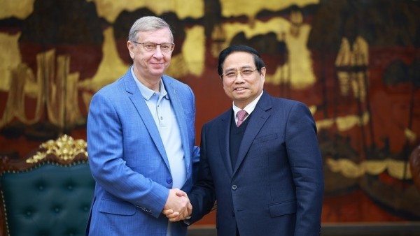 Prime Minister Pham Minh Chinh receives Chairman of AFK Sistema Group in Hanoi