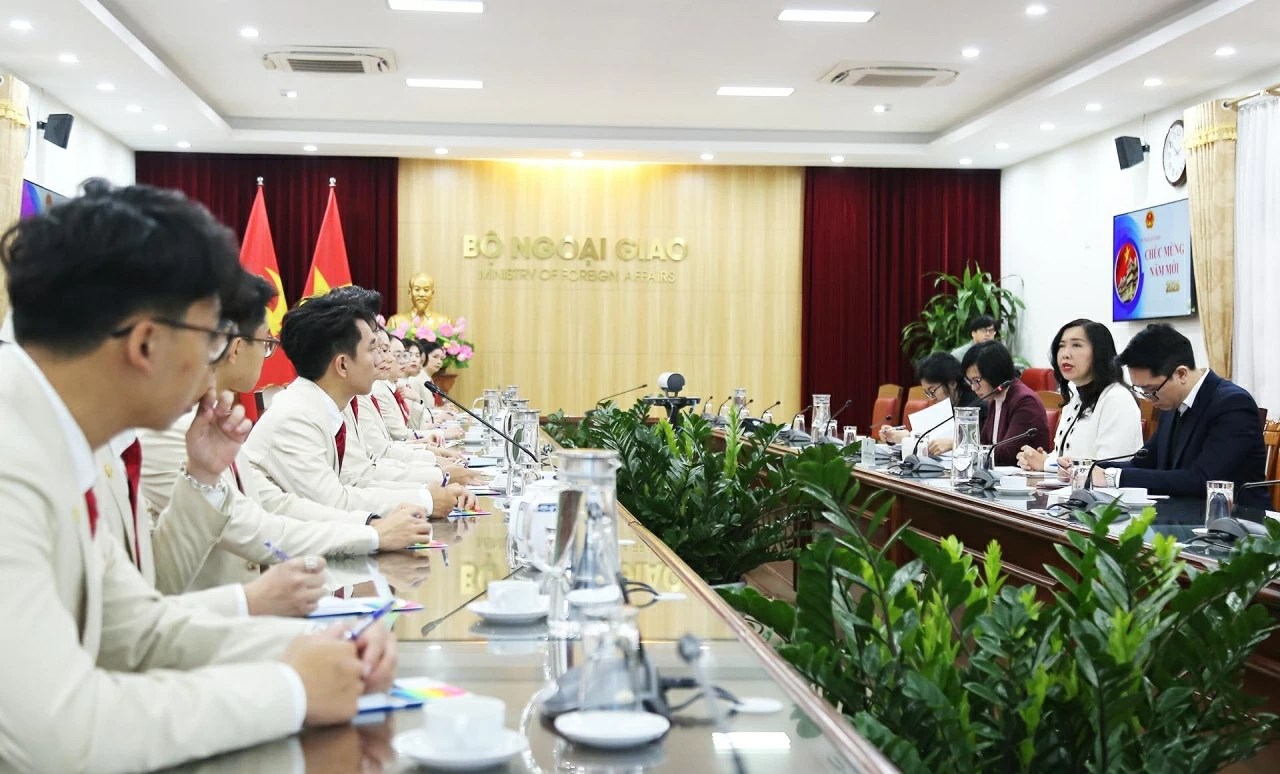 Deputy FM Le Thi Thu Hang meets Vietnamese delegation attending SSEAYP 2026 Deputy FM Le Thi Thu Hang meets Vietnamese delegation attending SSEAYP 2026