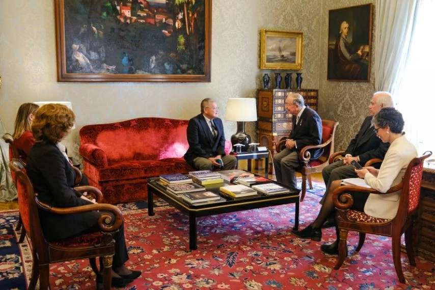 Ambassador Nguyen Manh Thang presents Credentials to Portuguese President