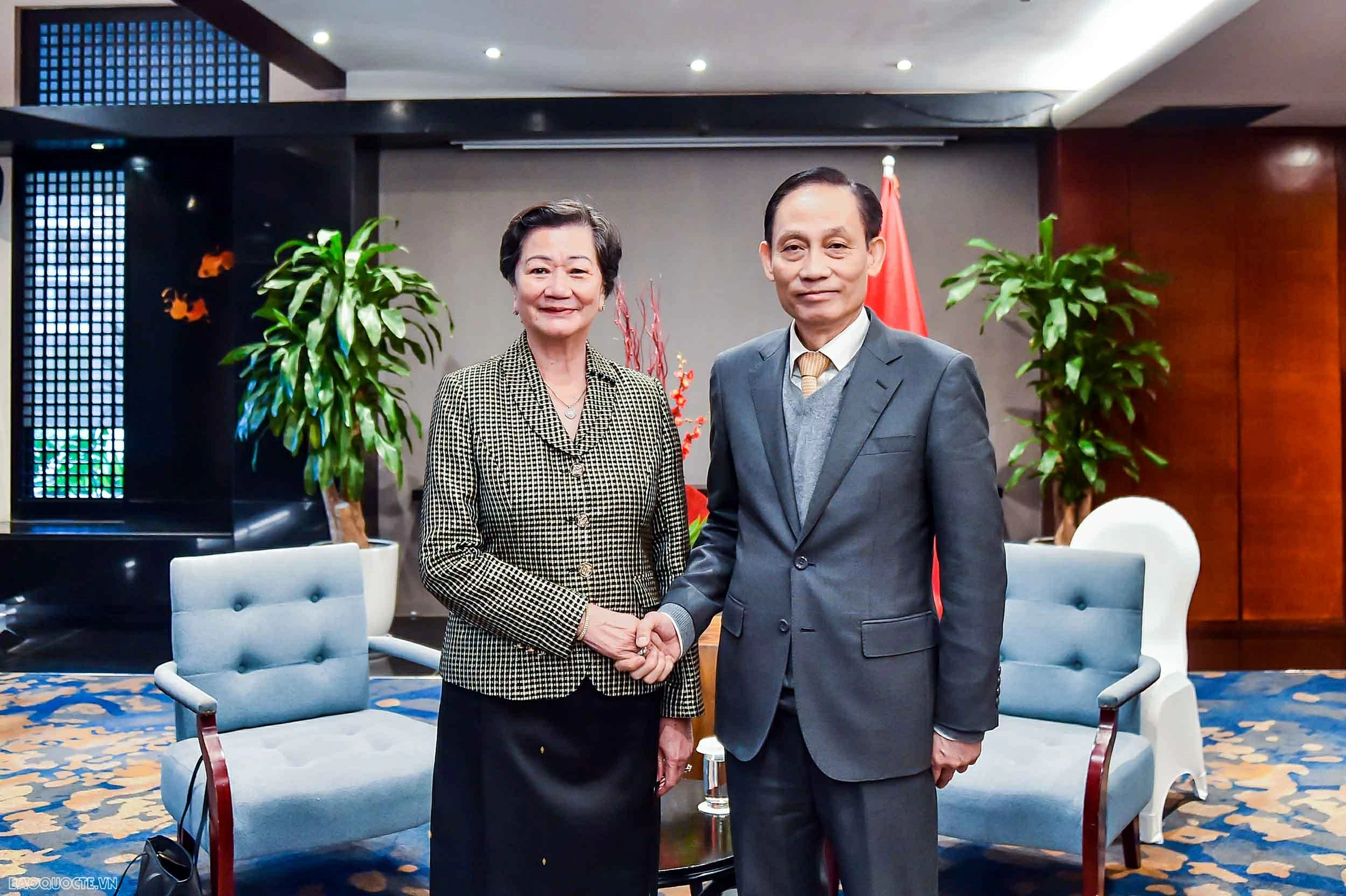 Foreign Minister Le Hoai Trung receives outgoing Cambodian Ambassador Chea Kimtha