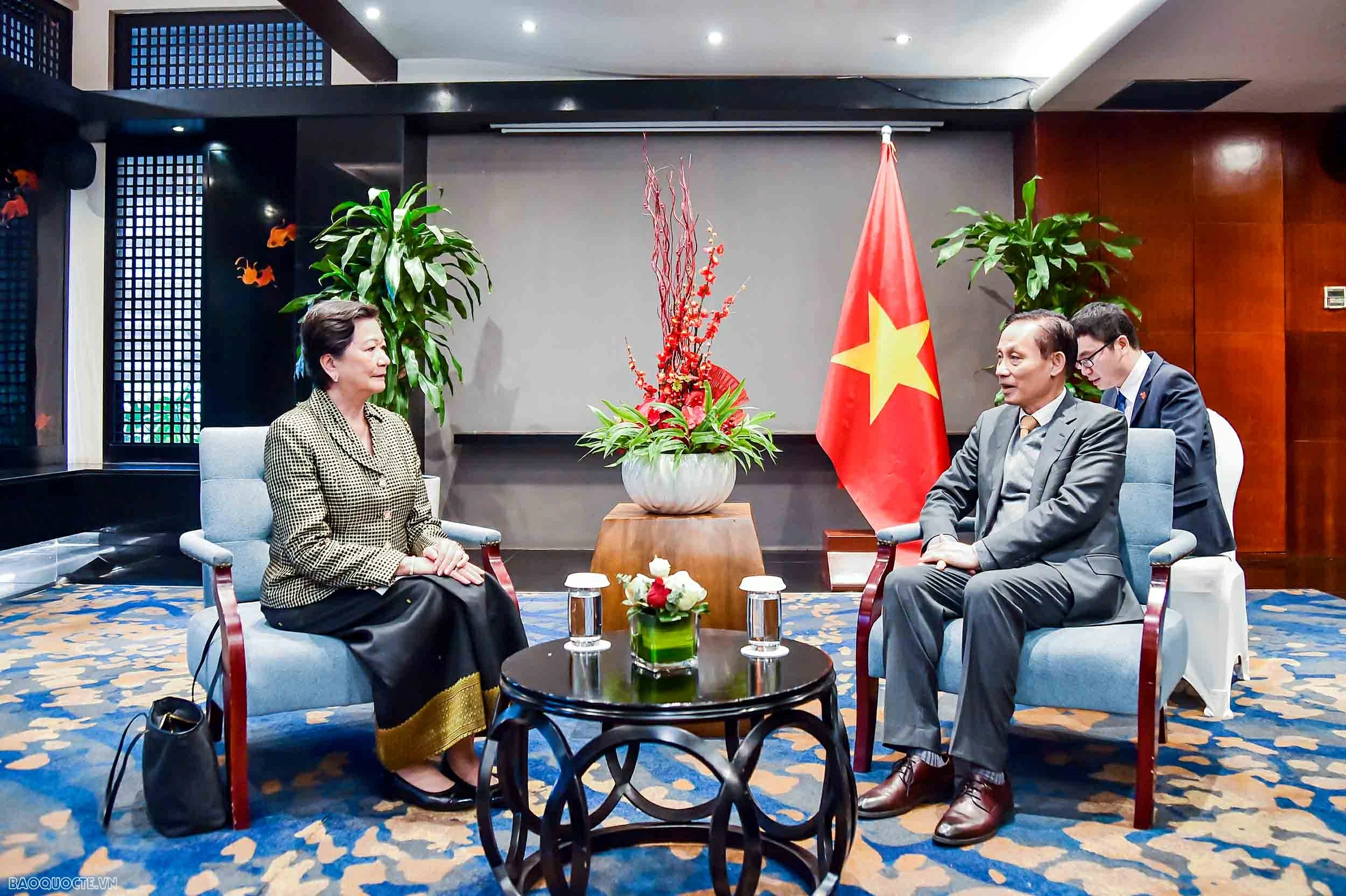 Foreign Minister Le Hoai Trung receives outgoing Cambodian Ambassador Chea Kimtha