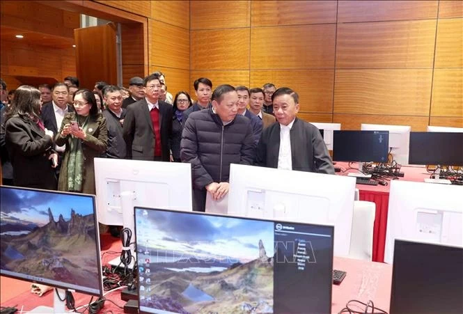 Secretariat's Standing Member Tran Cam Tu inspects preparations for the 14th Party Congressa