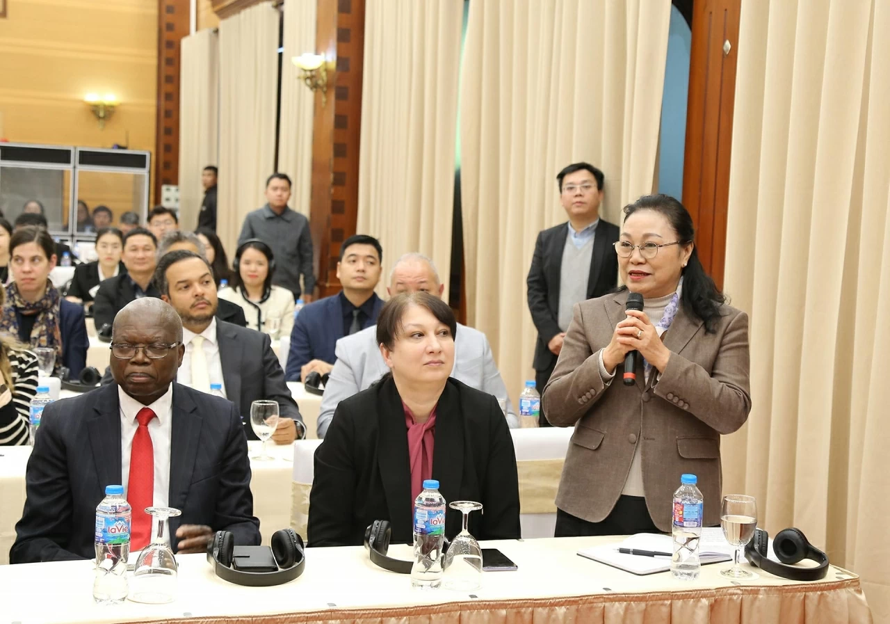 FM Le Hoai Trung briefs Diplomatic Missions and International Organizations on preparations for the 14th National Party Congress FM Le Hoai Trung briefs Diplomatic Missions and International Organizations on preparations for the 14th National Party Congress