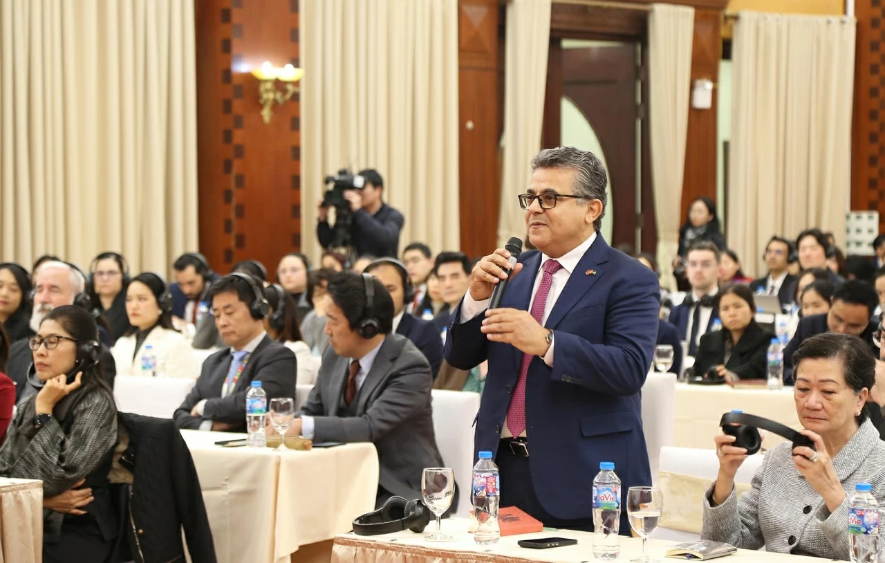 FM Le Hoai Trung briefs Diplomatic Missions and International Organizations on preparations for the 14th National Party Congress
