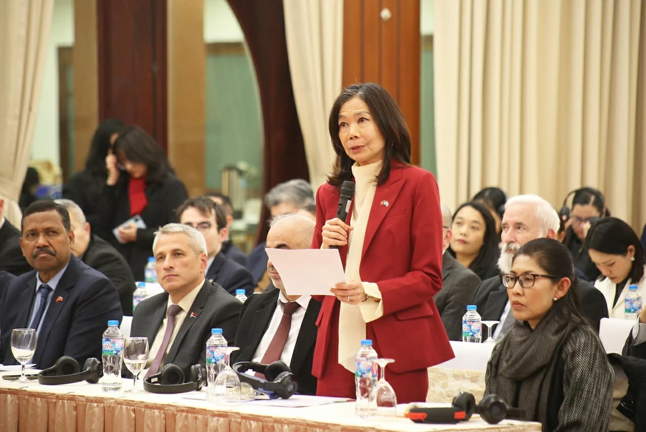 FM Le Hoai Trung briefs Diplomatic Missions and International Organizations on preparations for the 14th National Party Congress