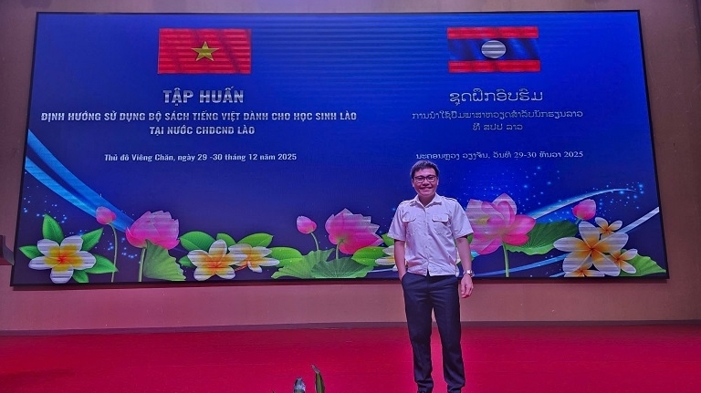Vietnamese teacher in Laos confident in the resounding success of the 14th National Party Congress