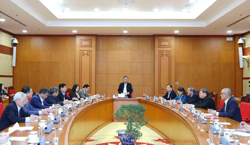 Secretariat Standing MemberTran Cam Tu chairs meeting to review preparation for 14th National Party Congress