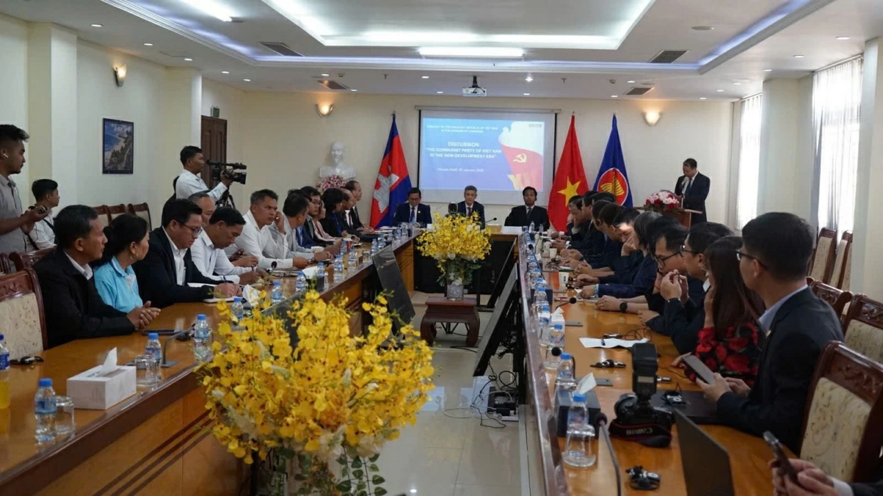 Spreading the significance of the 14th Party Congress in Cambodia: Photo exhibition