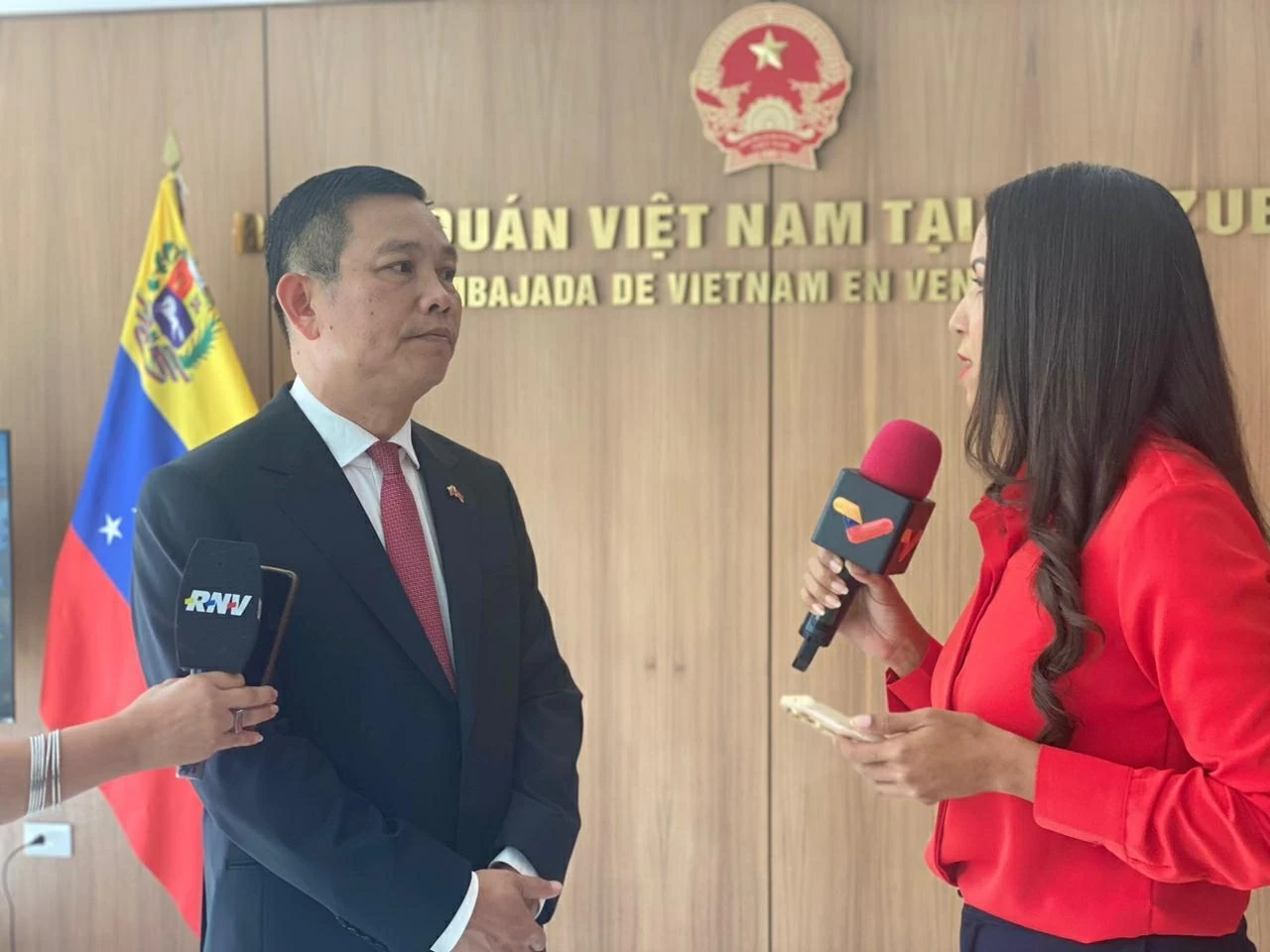 Vietnamese Embassy in Venezuela holds press meeting on the upcoming 14th National Party Congress