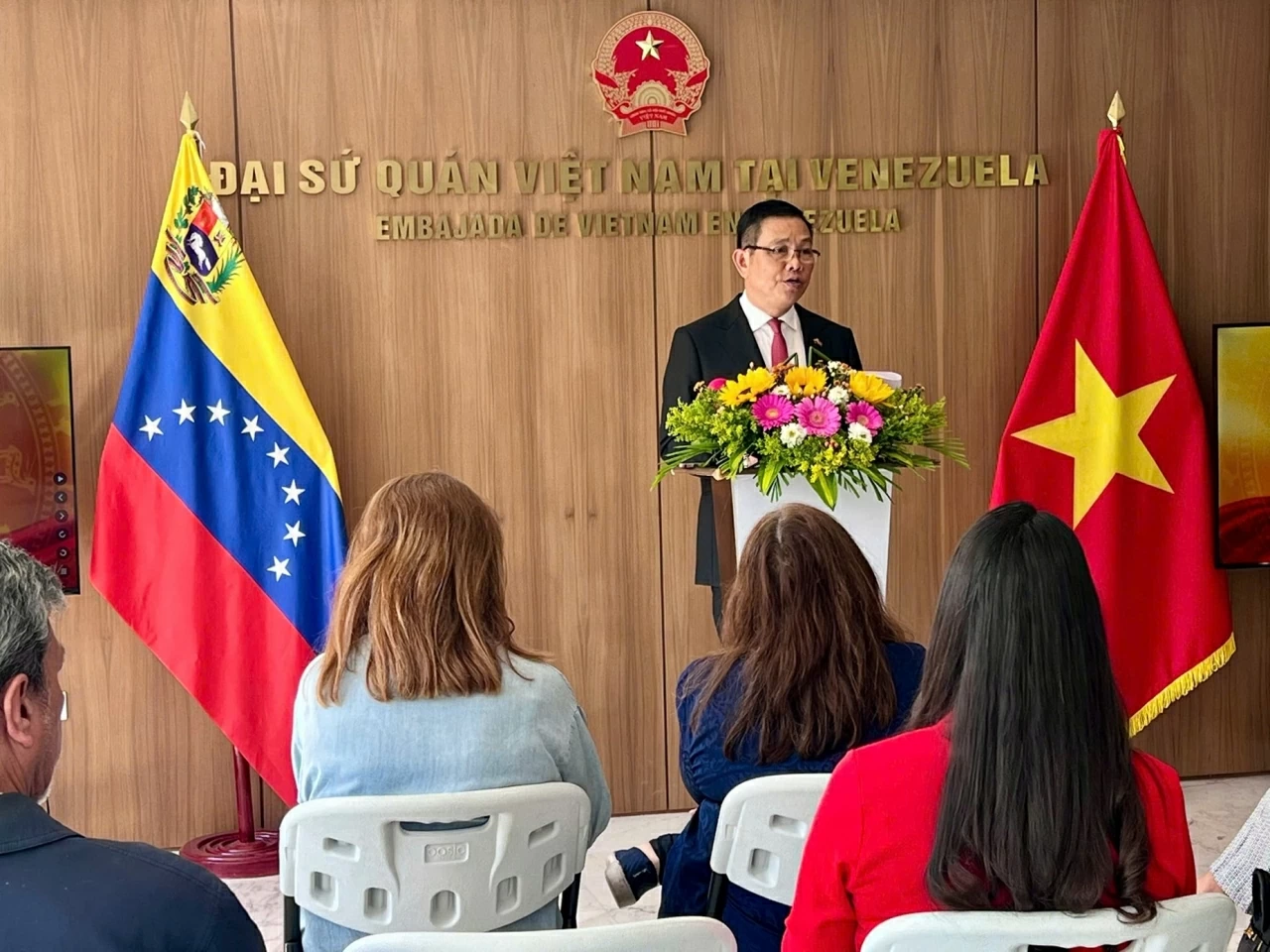 Vietnamese Embassy in Venezuela holds press meeting on the upcoming 14th National Party Congress