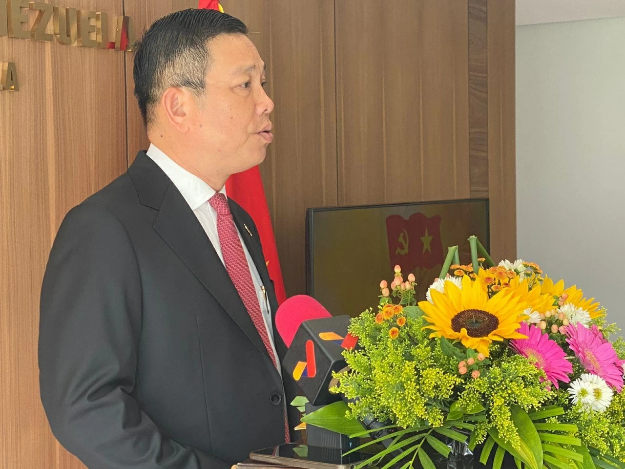 Vietnamese Embassy in Venezuela holds press meeting on the upcoming 14th National Party Congress