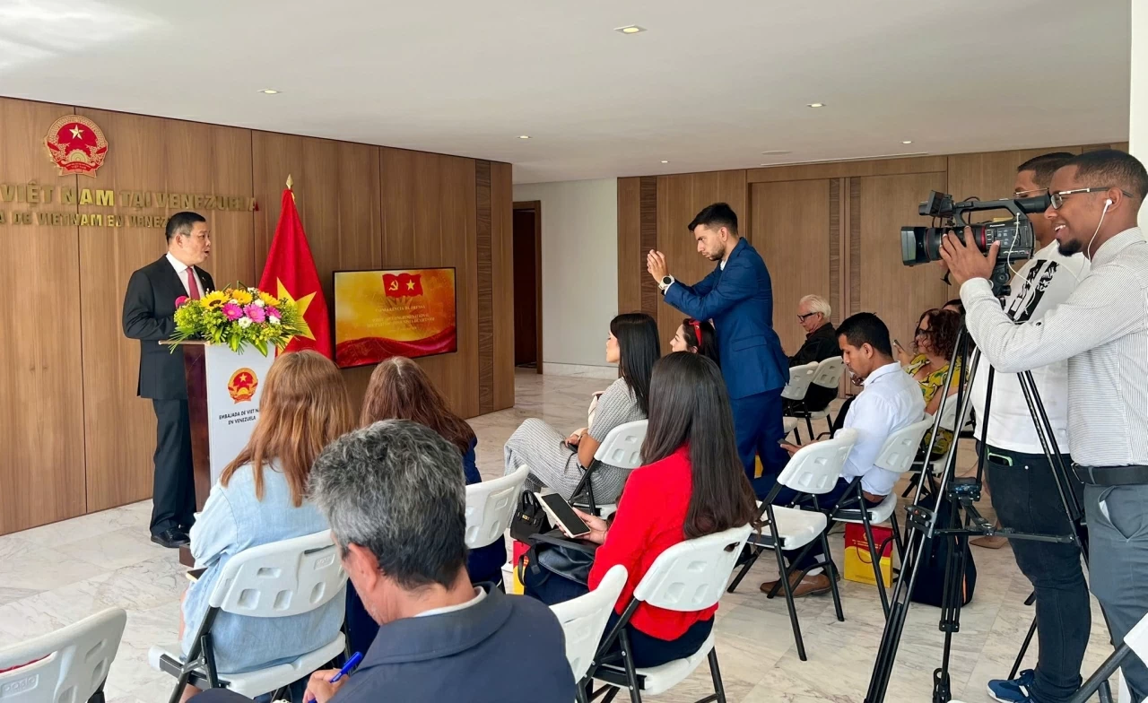 Vietnamese Embassy in Venezuela holds press meeting on the upcoming 14th National Party Congress