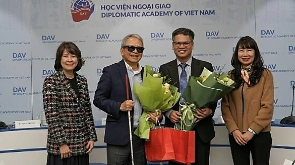 Khan Academy Vietnam and Diplomatic Academy to promote AI integration in teaching Khan Academy Vietnam and Diplomatic Academy to promote AI integration in teaching