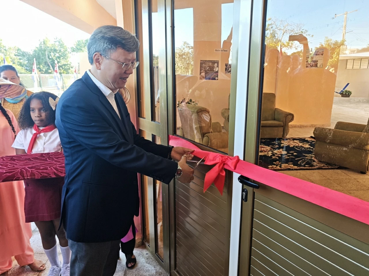 Inauguration of Vietnam-sponsored primary school in Ben Tre Village, Cuba