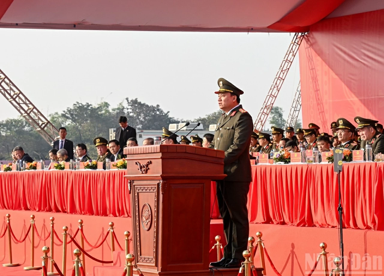 Secretariat Standing Member Tran Cam Tu attends security forces rehearsal for 14th National Party Congress