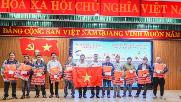 Combating IUU Fishing: Naval Squadron 129 promotes awareness campaign and donates flags, life jackets, gifts to fishermen