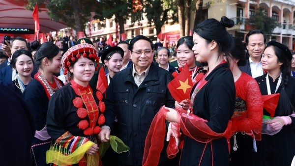 Investing in educational infrastructure in mountainous areas promotes equal access to education: PM Chinh