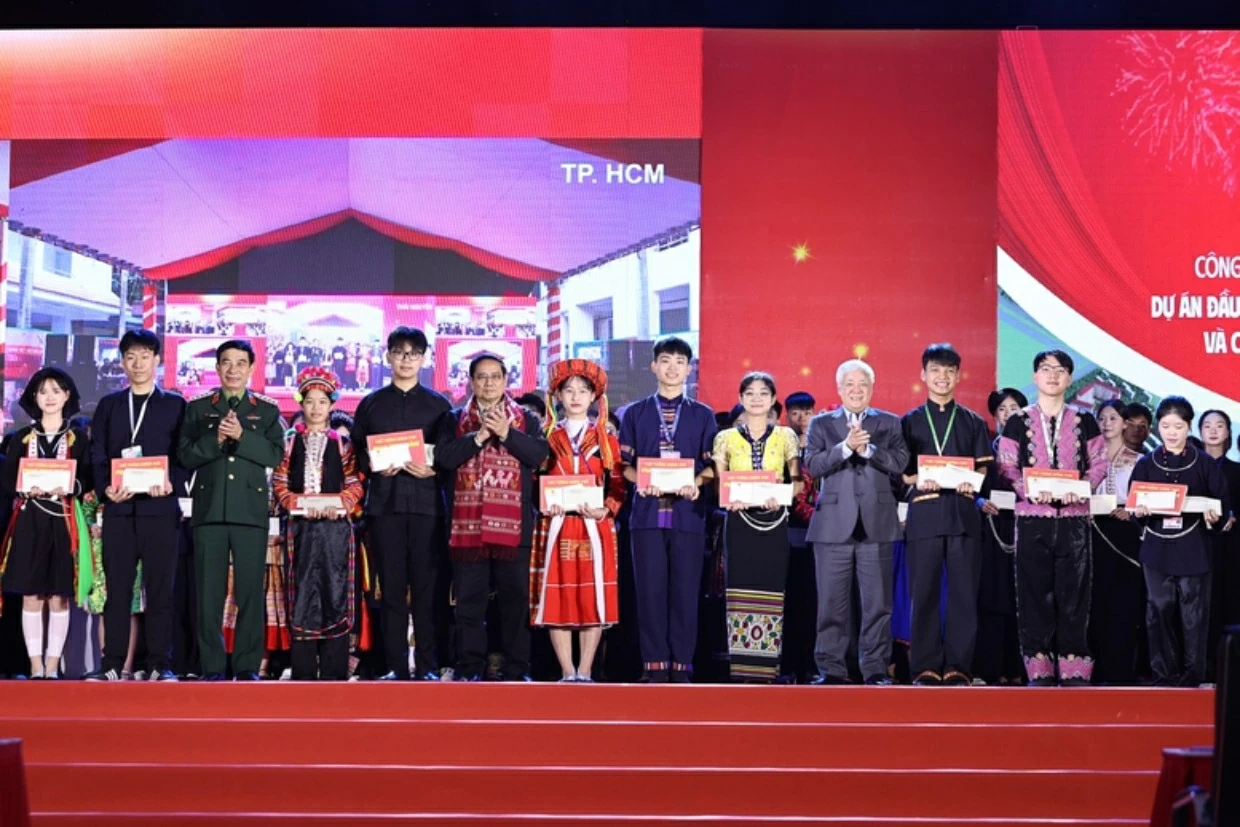 Prime Minister Pham Minh Chinh attends groundbreaking ceremony for Ethnic Boarding School Projects celebrating 14th National Party Congress
