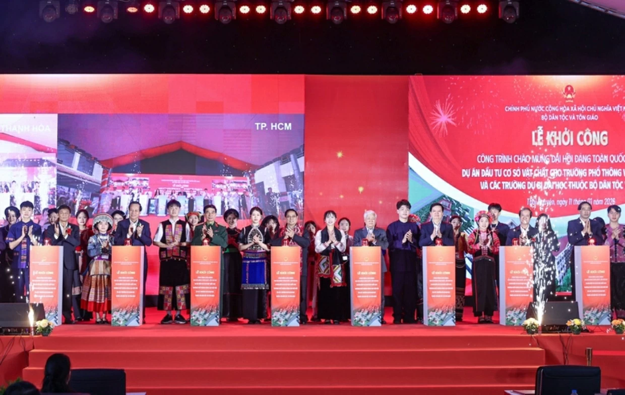Prime Minister Pham Minh Chinh attends groundbreaking ceremony for Ethnic Boarding School Projects celebrating 14th National Party Congress
