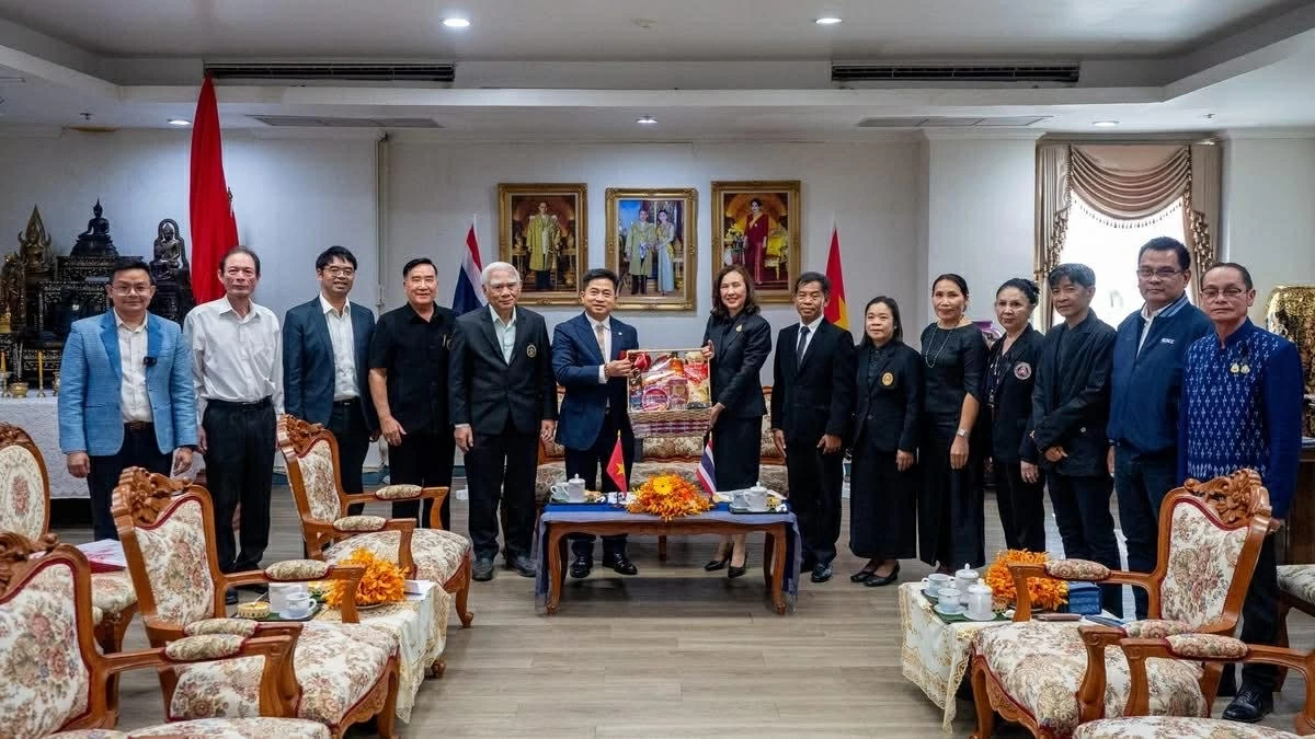 Promoting cooperation between Vietnam and northeastern Thailand Promoting cooperation between Vietnam and northeastern Thailand