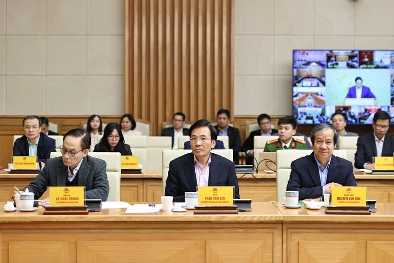 Prime Minister Pham Minh Chinh chairs first meeting of National Steering Committee on Data