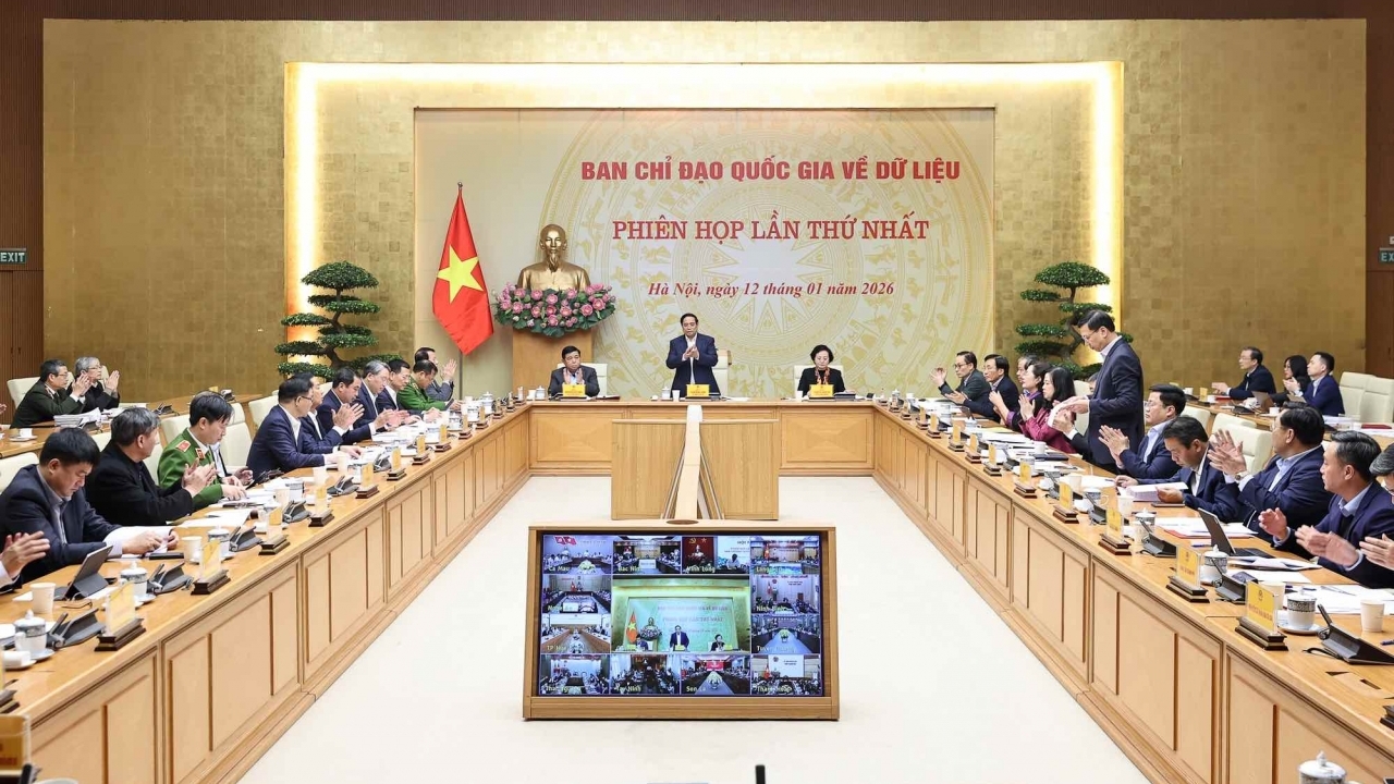 Prime Minister Pham Minh Chinh chairs first meeting of National Steering Committee on Data
