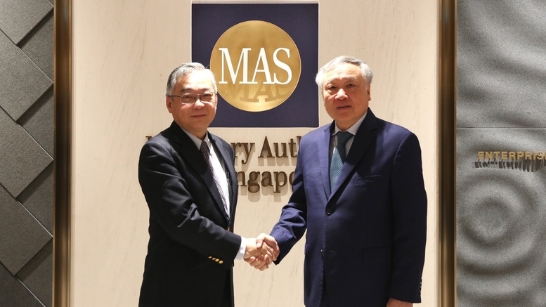 Permanent Deputy PM Nguyen Hoa Binh meets with Singapore Deputy PM Gan Kim Yong