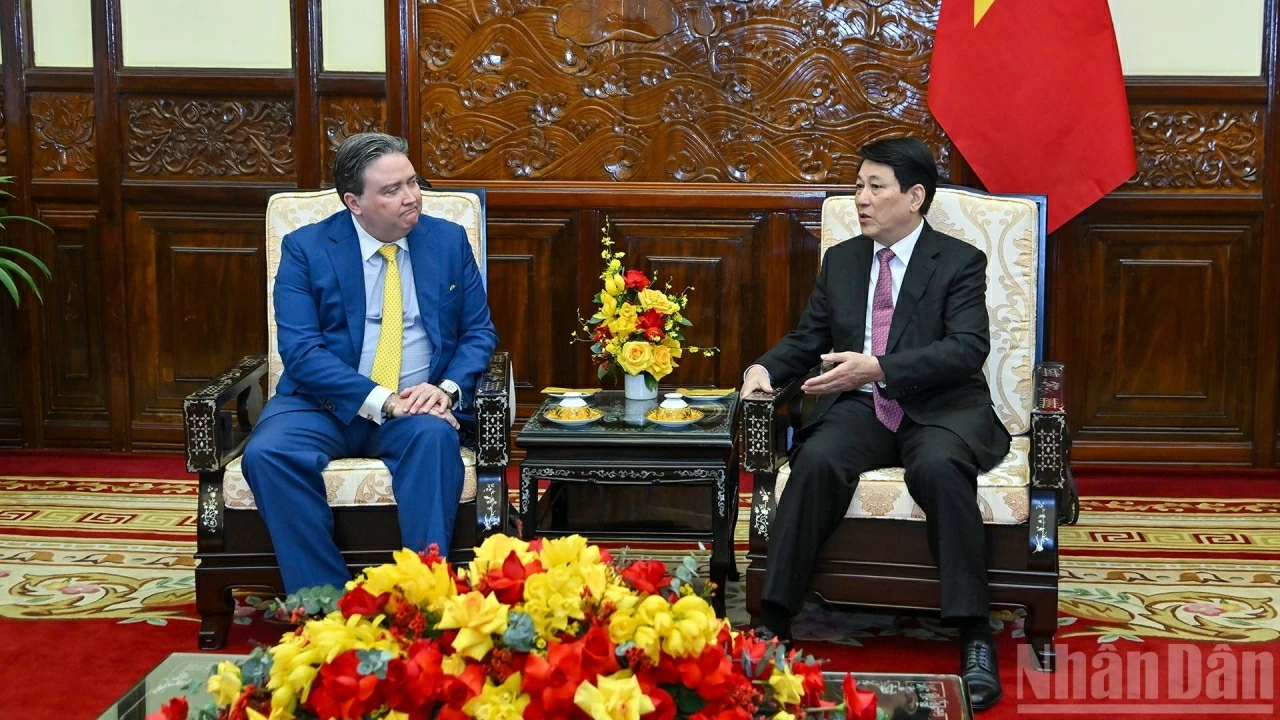 President Luong Cuong receives outgoing Ambassador Marc Knapper