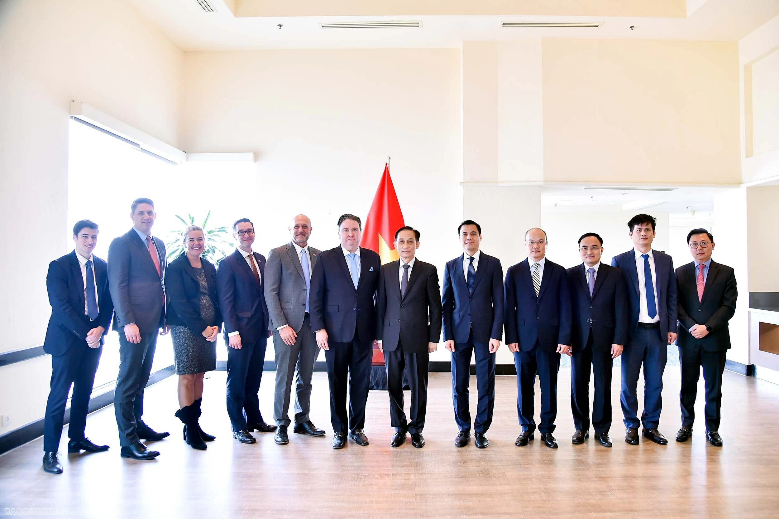 Foreign Minister Le Hoai Trung awards Friendship Medal to U.S. Ambassador Marc Evans Knapper Foreign Minister Le Hoai Trung awards Friendship Medal to U.S. Ambassador Marc Evans Knapper