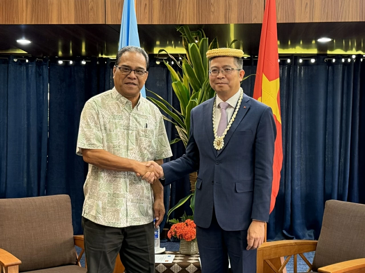 Ambassador Pham Thanh Binh presents Credentials to the President of the Federated States of Micronesia