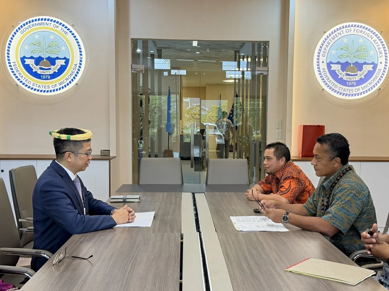 Ambassador Pham Thanh Binh presents Credentials to the President of the Federated States of Micronesia