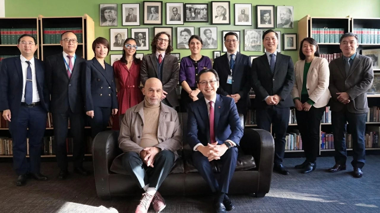 Vietnamese Mission to the UN and the Communist Party USA discuss the 14th National Party Congress
