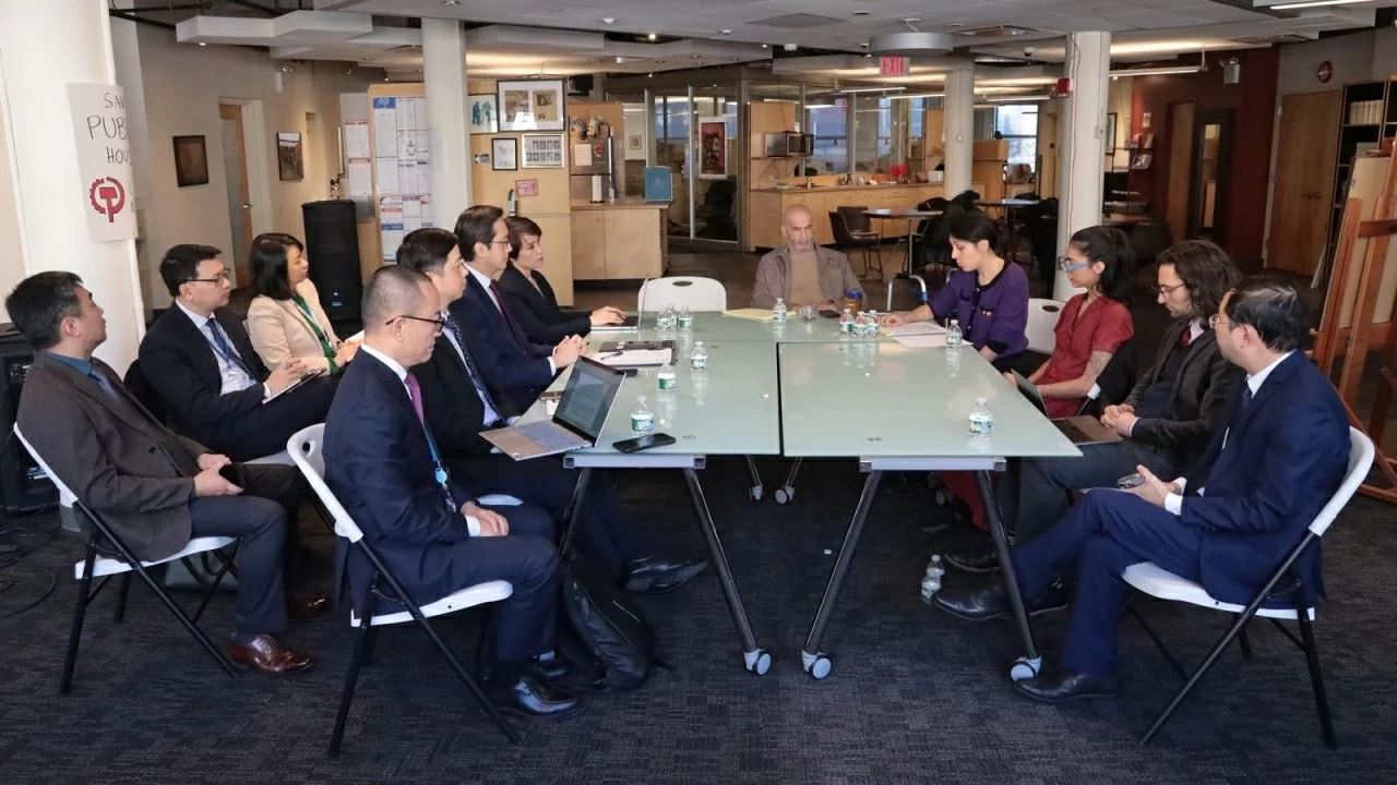 Vietnamese Mission to the UN and the Communist Party USA discuss the 14th National Party Congress