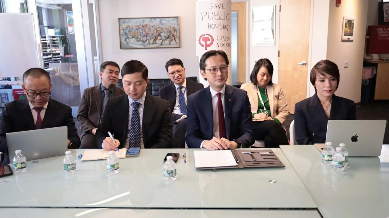 Vietnamese Mission to the UN and the Communist Party USA discuss the 14th National Party Congress