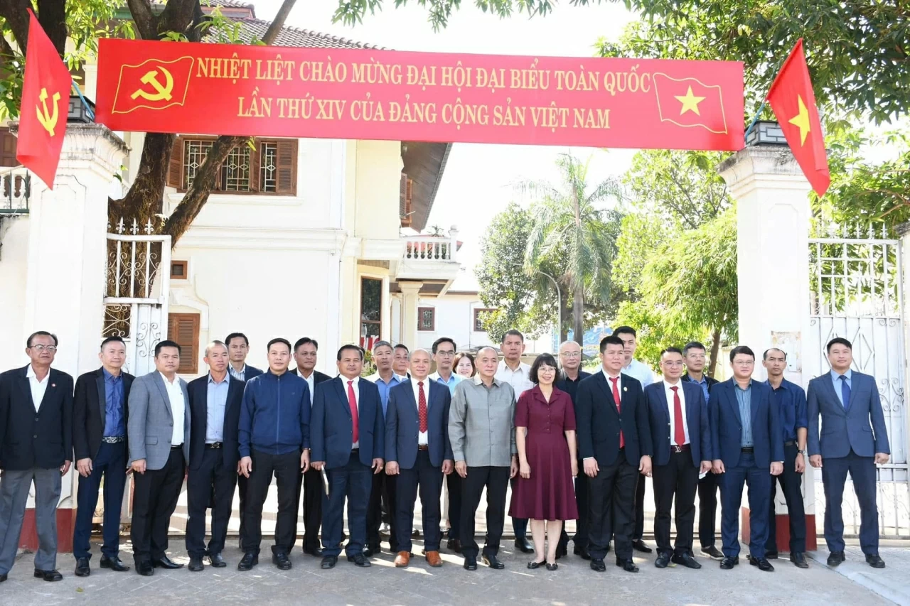 Vietnam Consulate General in Pakse holds a press conference on the 14th National Party Congress