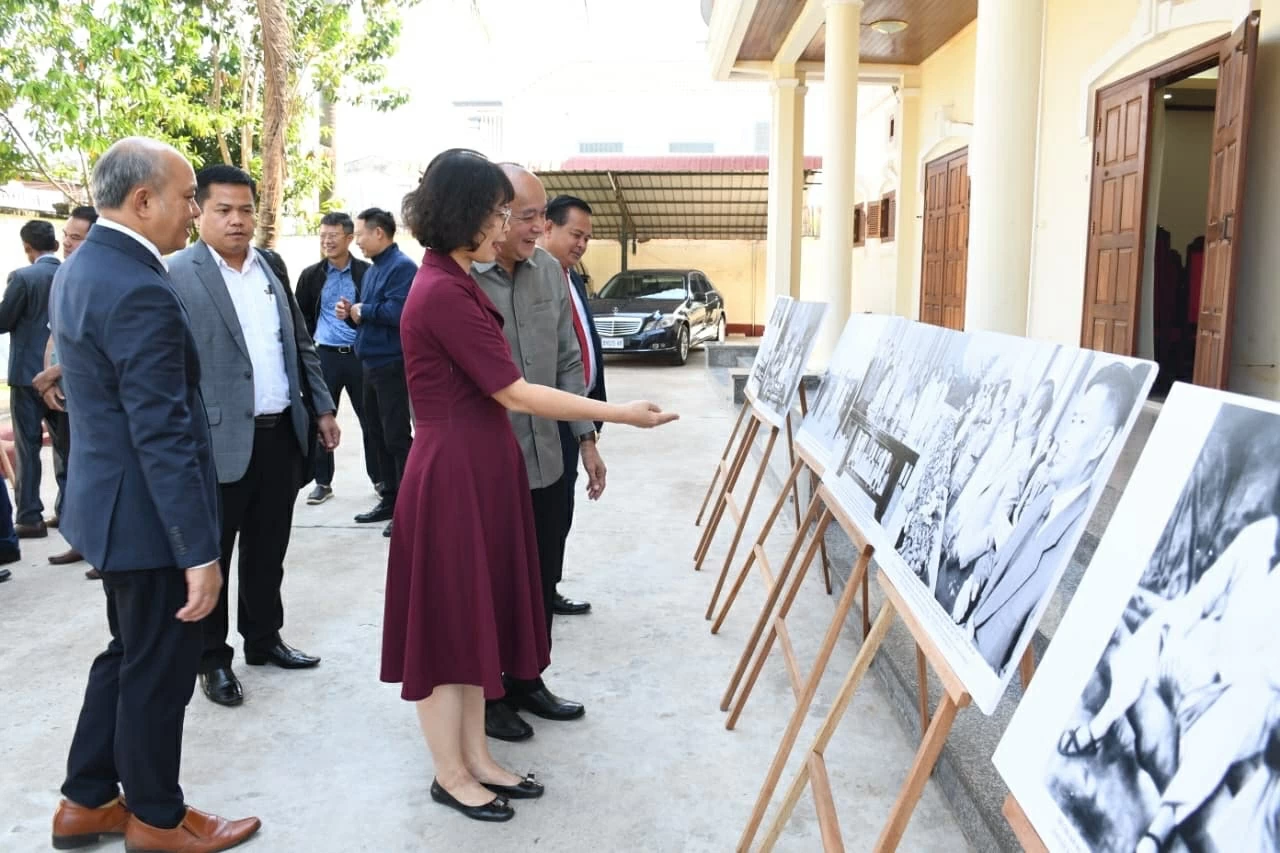 Vietnam Consulate General in Pakse holds a press conference on the 14th National Party Congress