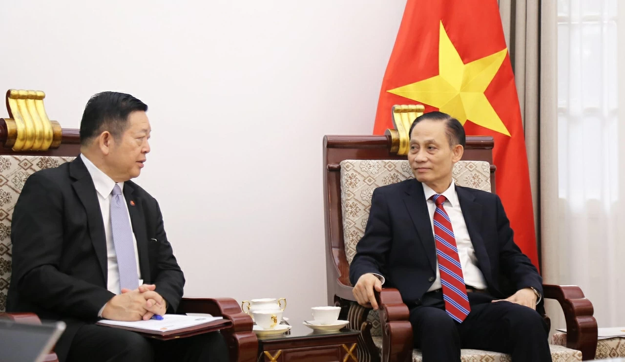 Foreign Minister Le Hoai Trung meets ASEAN Secretary-General Kao Kim Hourn