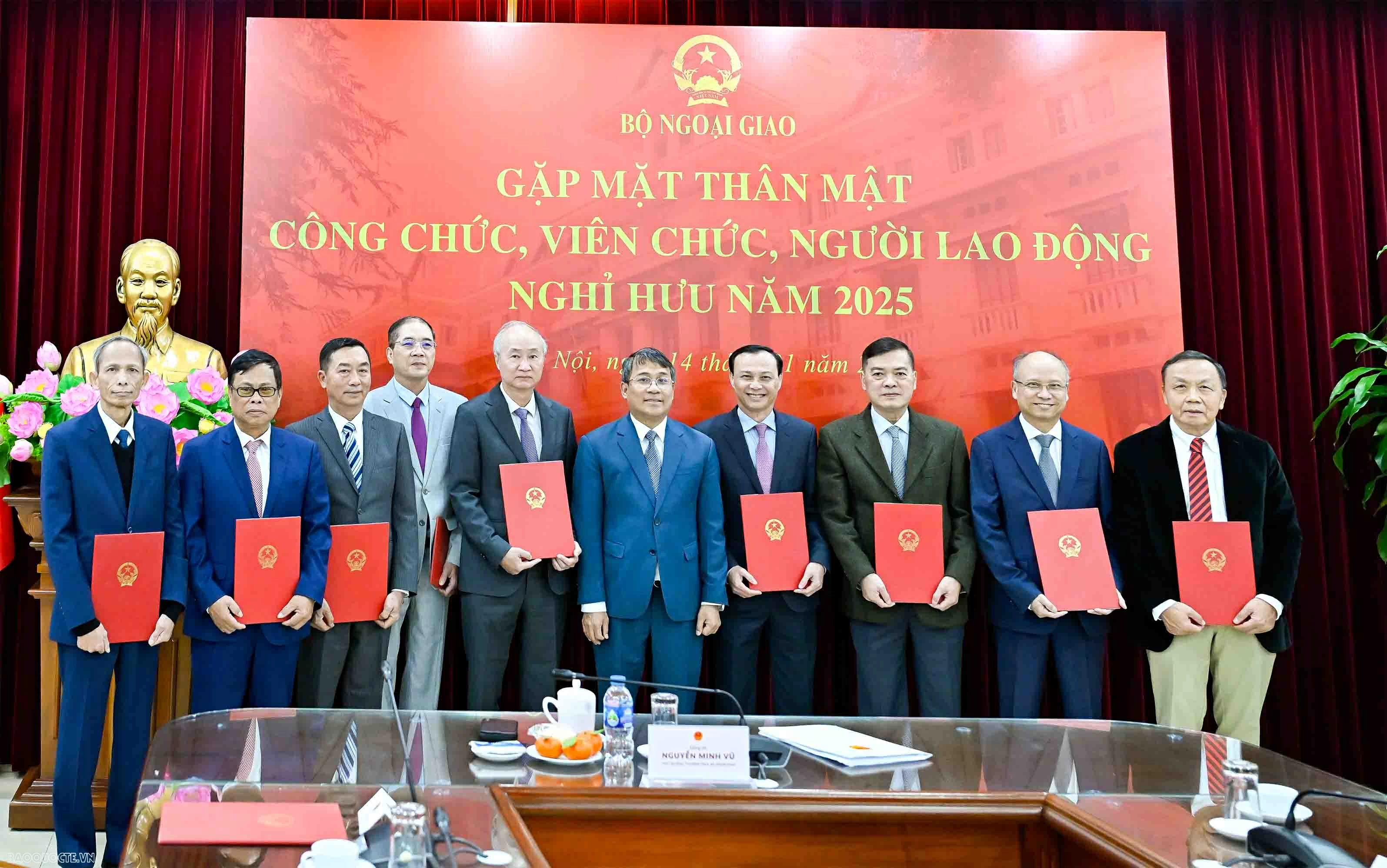 Ministry of Foreign Affairs leaders host farewell meeting for retiring officials in 2025