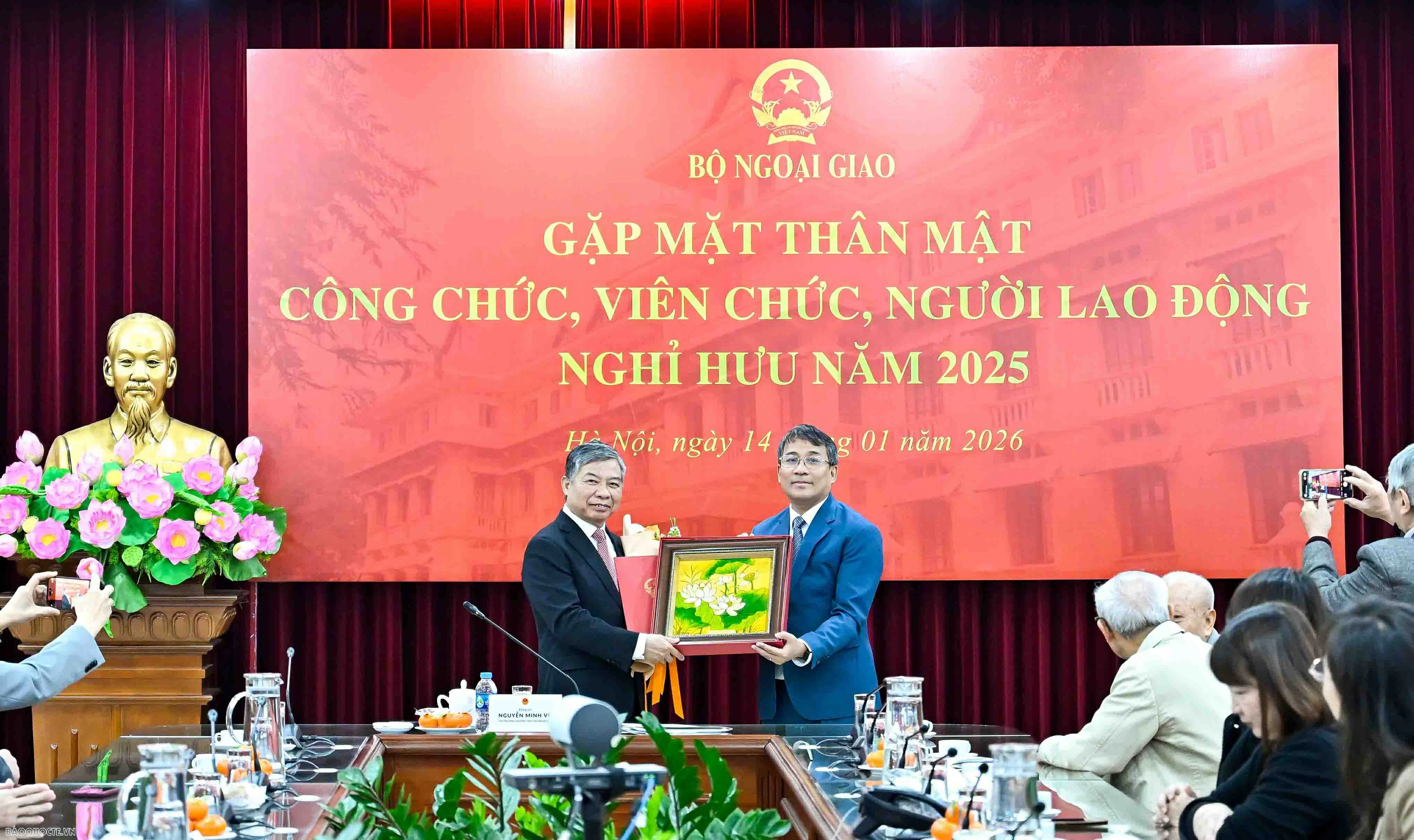 Ministry of Foreign Affairs leaders host farewell meeting for retiring officials in 2025