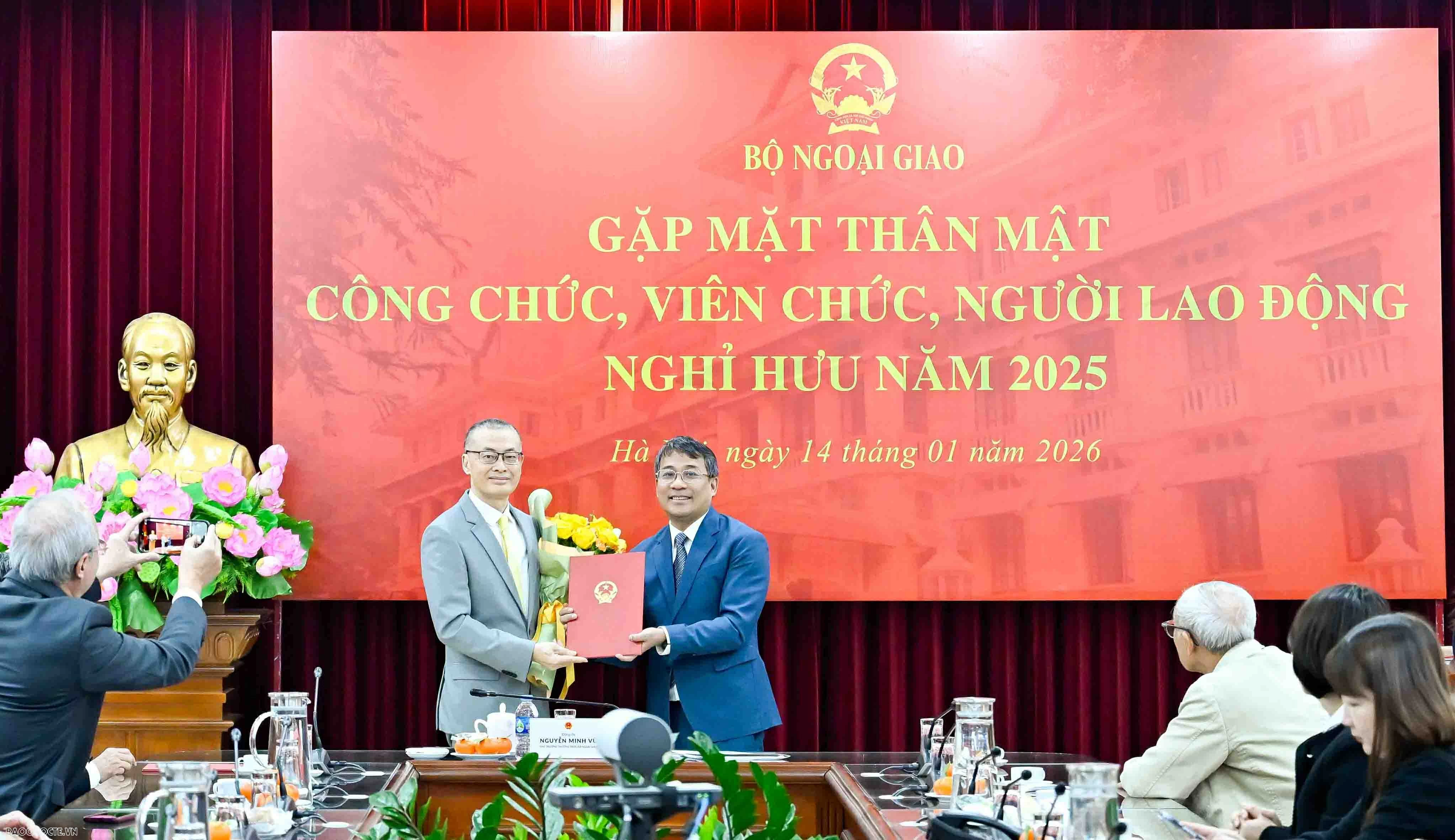 Ministry of Foreign Affairs leaders host farewell meeting for retiring officials in 2025