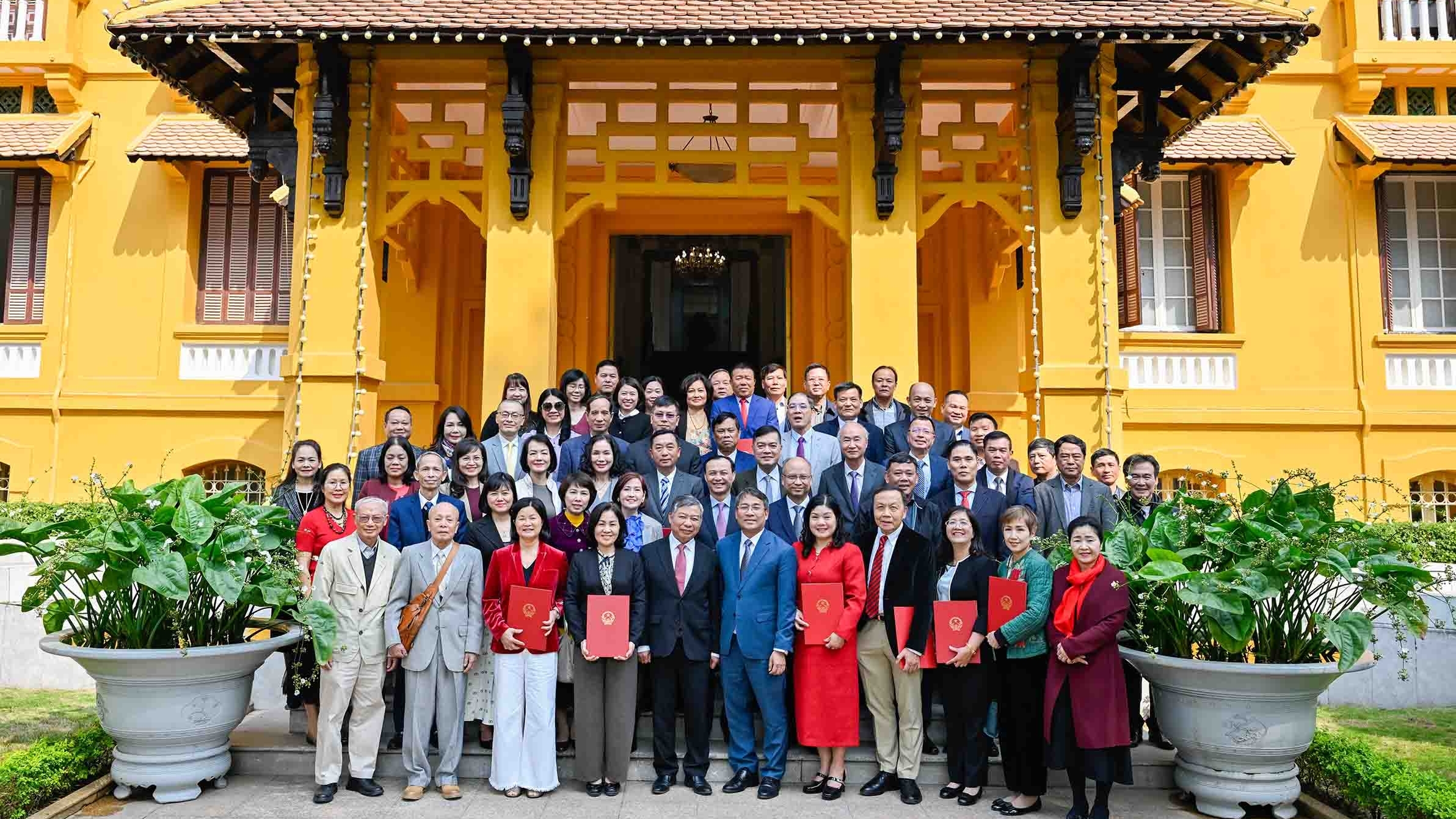 Ministry of Foreign Affairs leaders host farewell meeting for retiring officials in 2025