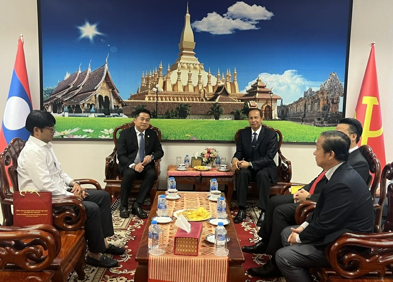 Lao Consul General and Governor of Thailand's Khon Kaen extend best wishes for the 14th National Congress of the Communist Party of Vietnam