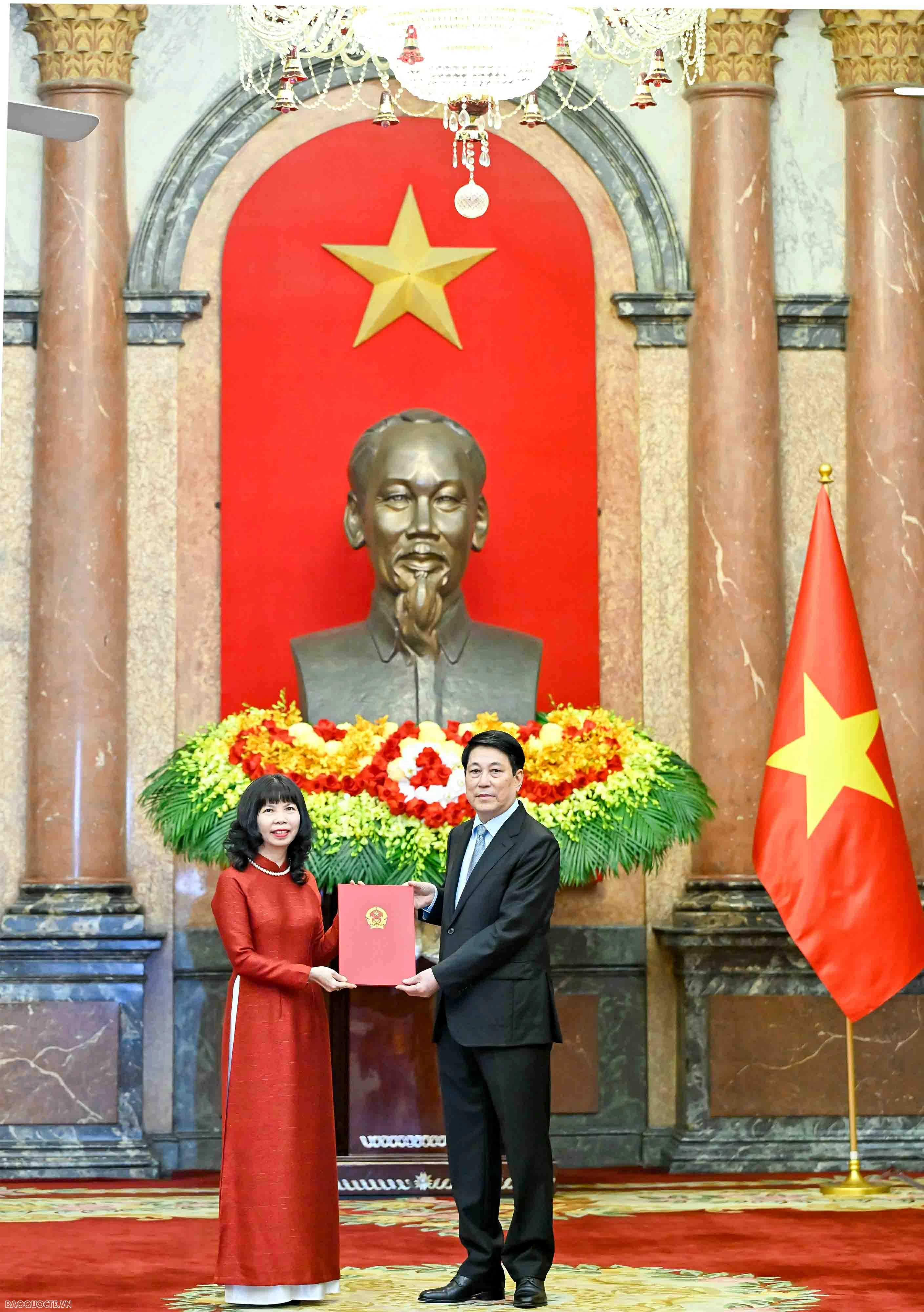 President Luong Cuong presents Appointment Decisions for Vietnamese Ambassadors for the 2025-2028 term President Luong Cuong presents Appointment Decisions for Vietnamese Ambassadors for the 2025-2028 term