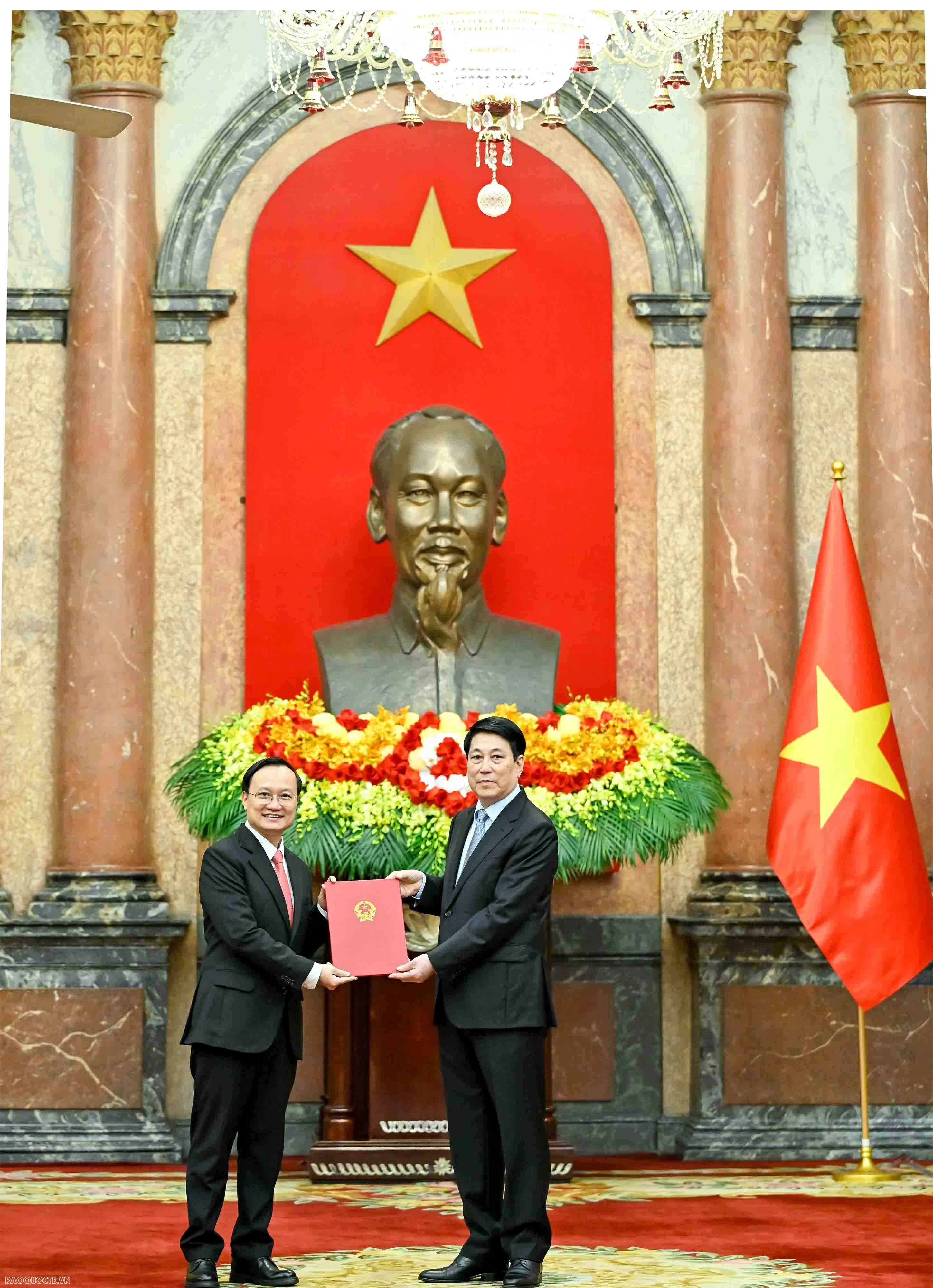 President Luong Cuong presents Appointment Decisions for Vietnamese Ambassadors for the 2025-2028 term President Luong Cuong presents Appointment Decisions for Vietnamese Ambassadors for the 2025-2028 term