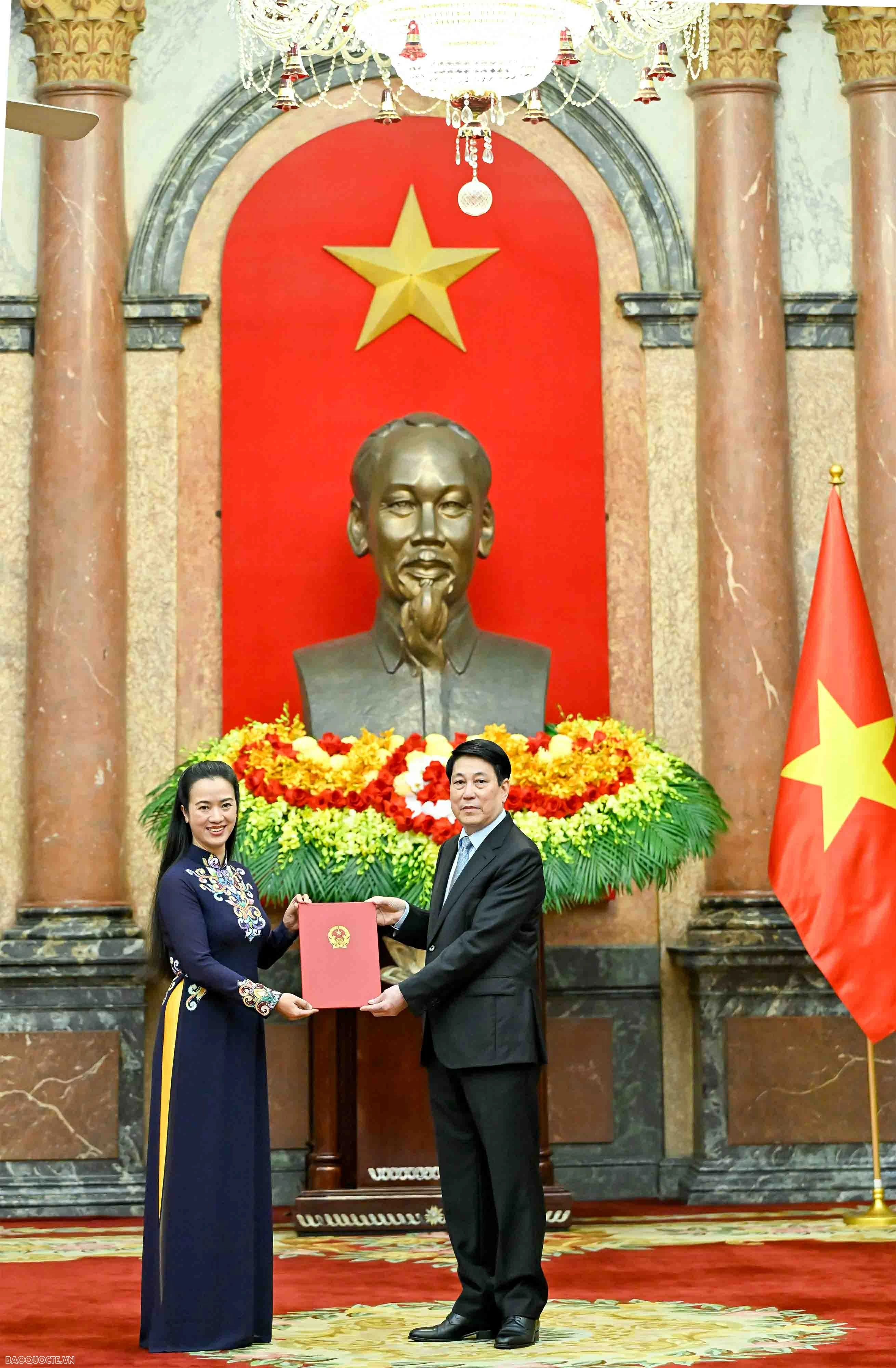 President Luong Cuong presents Appointment Decisions for Vietnamese Ambassadors for the 2025-2028 term President Luong Cuong presents Appointment Decisions for Vietnamese Ambassadors for the 2025-2028 term