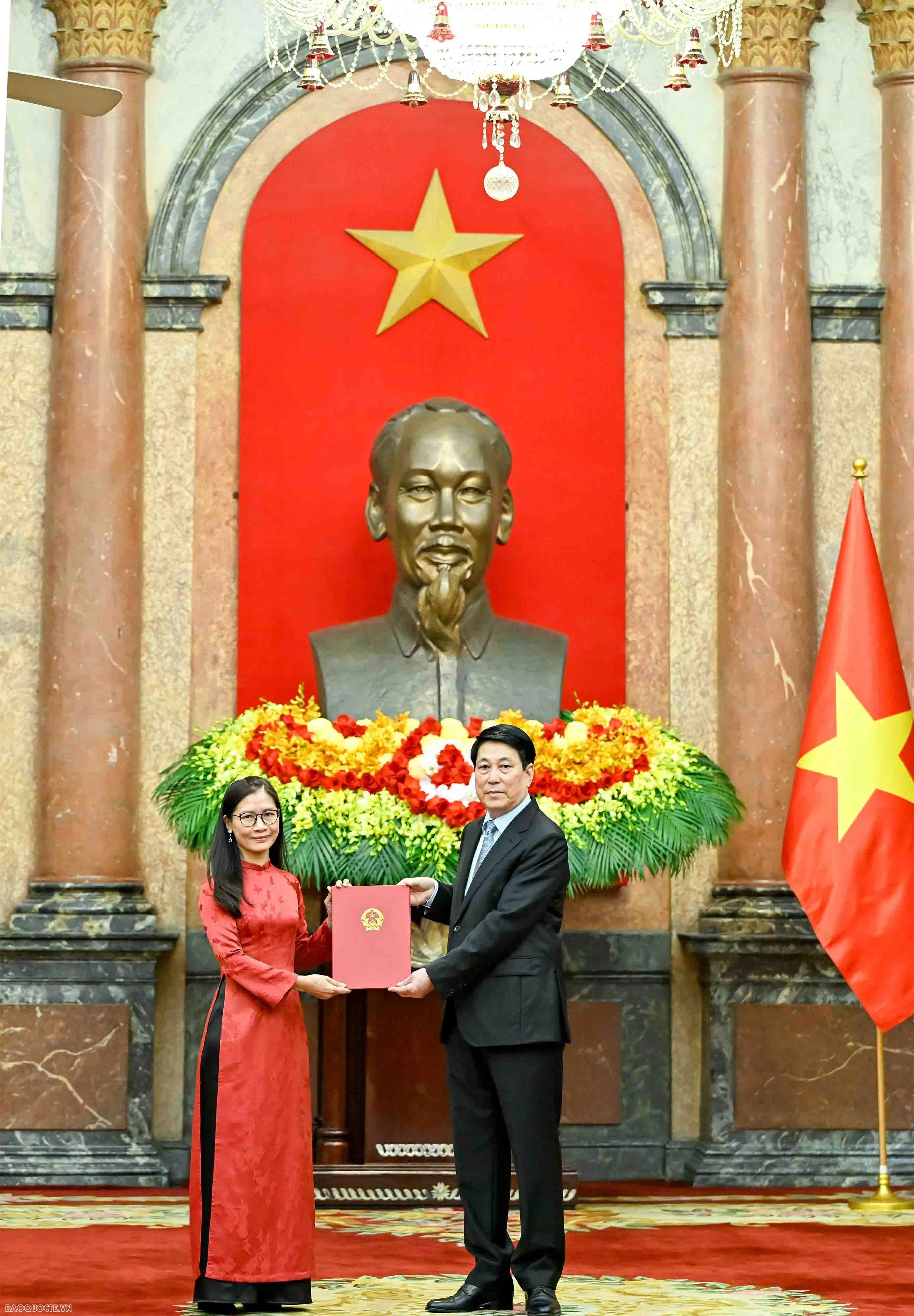 President Luong Cuong presents Appointment Decisions for Vietnamese Ambassadors for the 2025-2028 term President Luong Cuong presents Appointment Decisions for Vietnamese Ambassadors for the 2025-2028 term