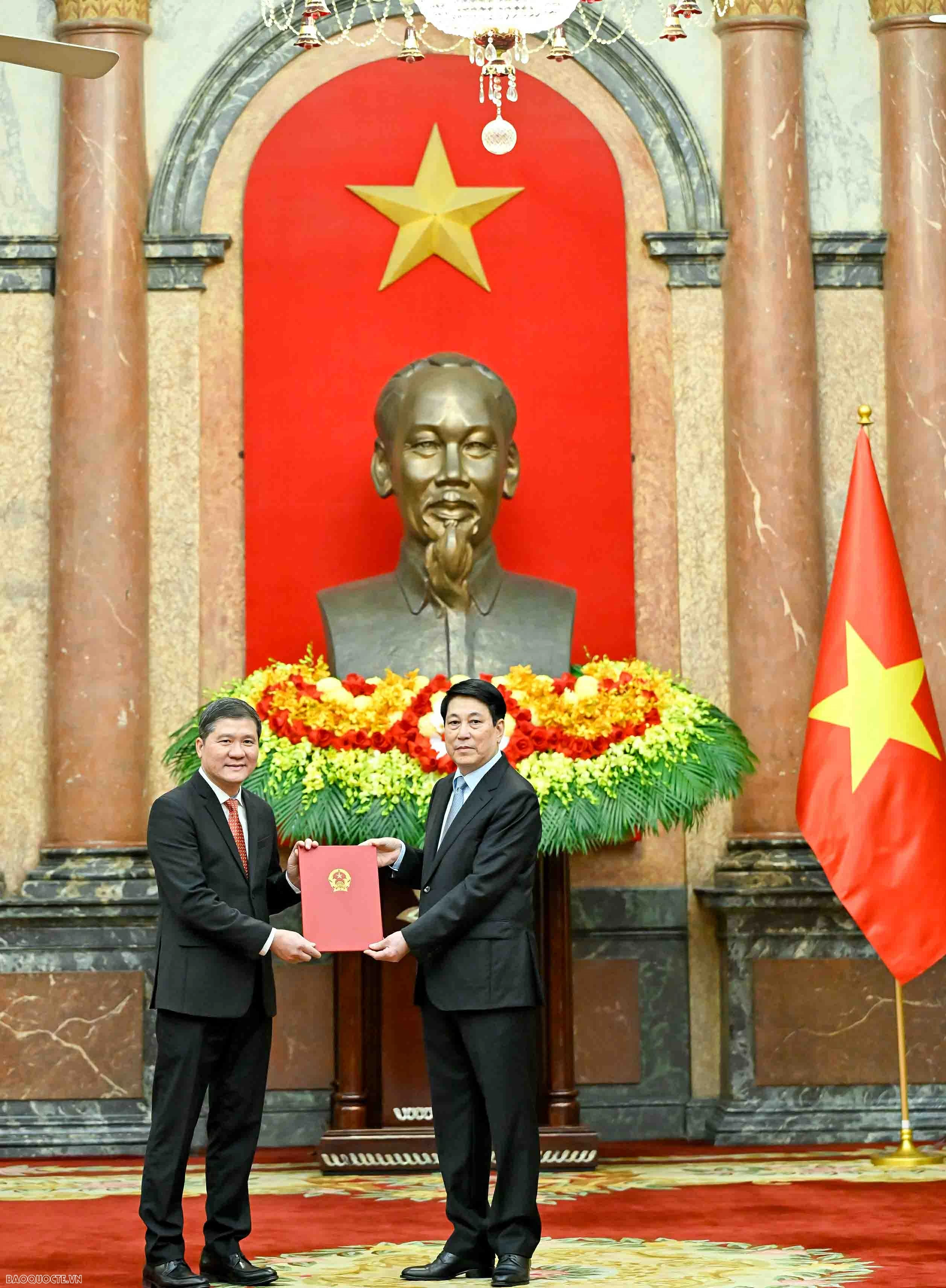 President Luong Cuong presents Appointment Decisions for Vietnamese Ambassadors for the 2025-2028 term President Luong Cuong presents Appointment Decisions for Vietnamese Ambassadors for the 2025-2028 term