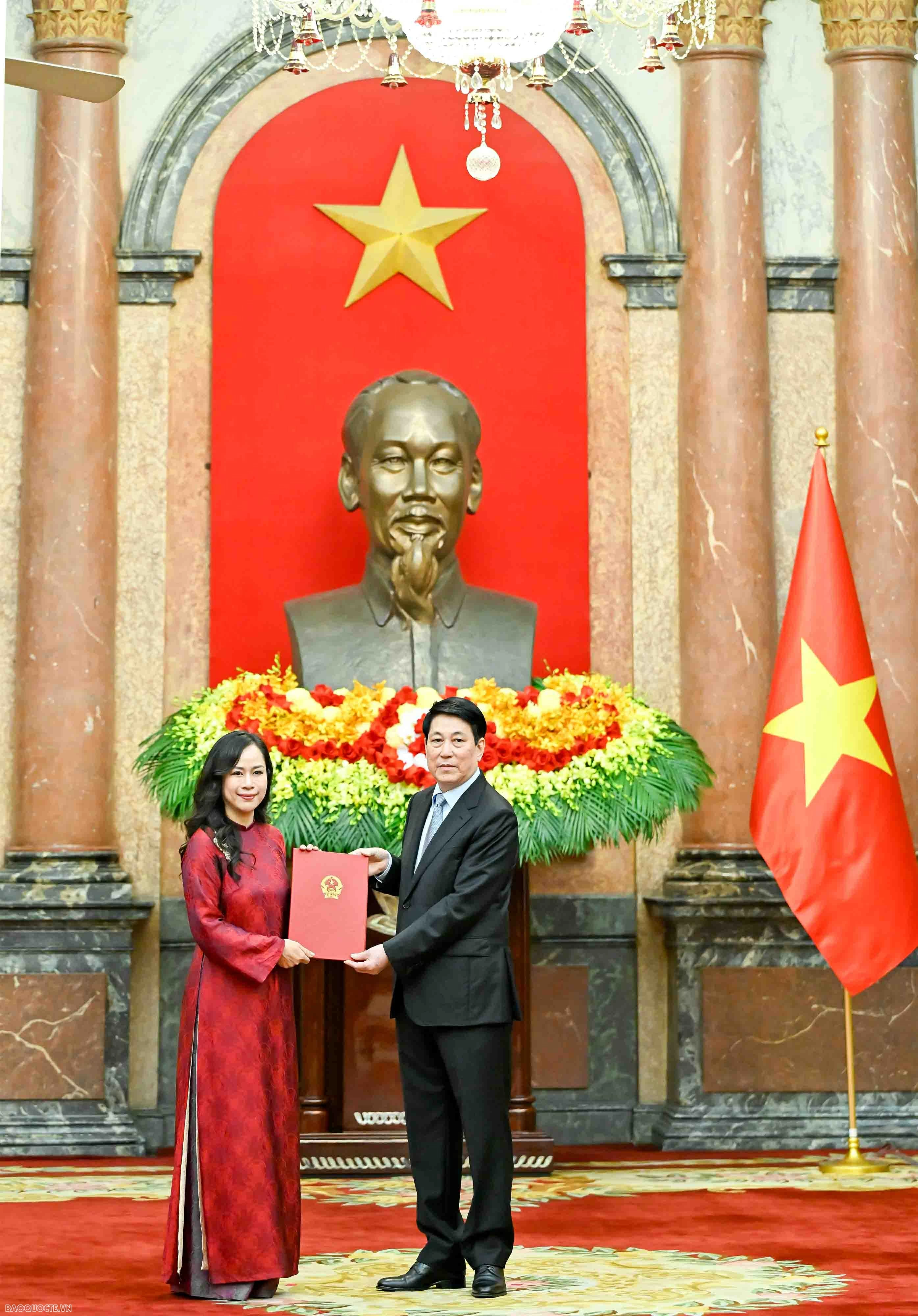 President Luong Cuong presents Appointment Decisions for Vietnamese Ambassadors for the 2025-2028 term President Luong Cuong presents Appointment Decisions for Vietnamese Ambassadors for the 2025-2028 term