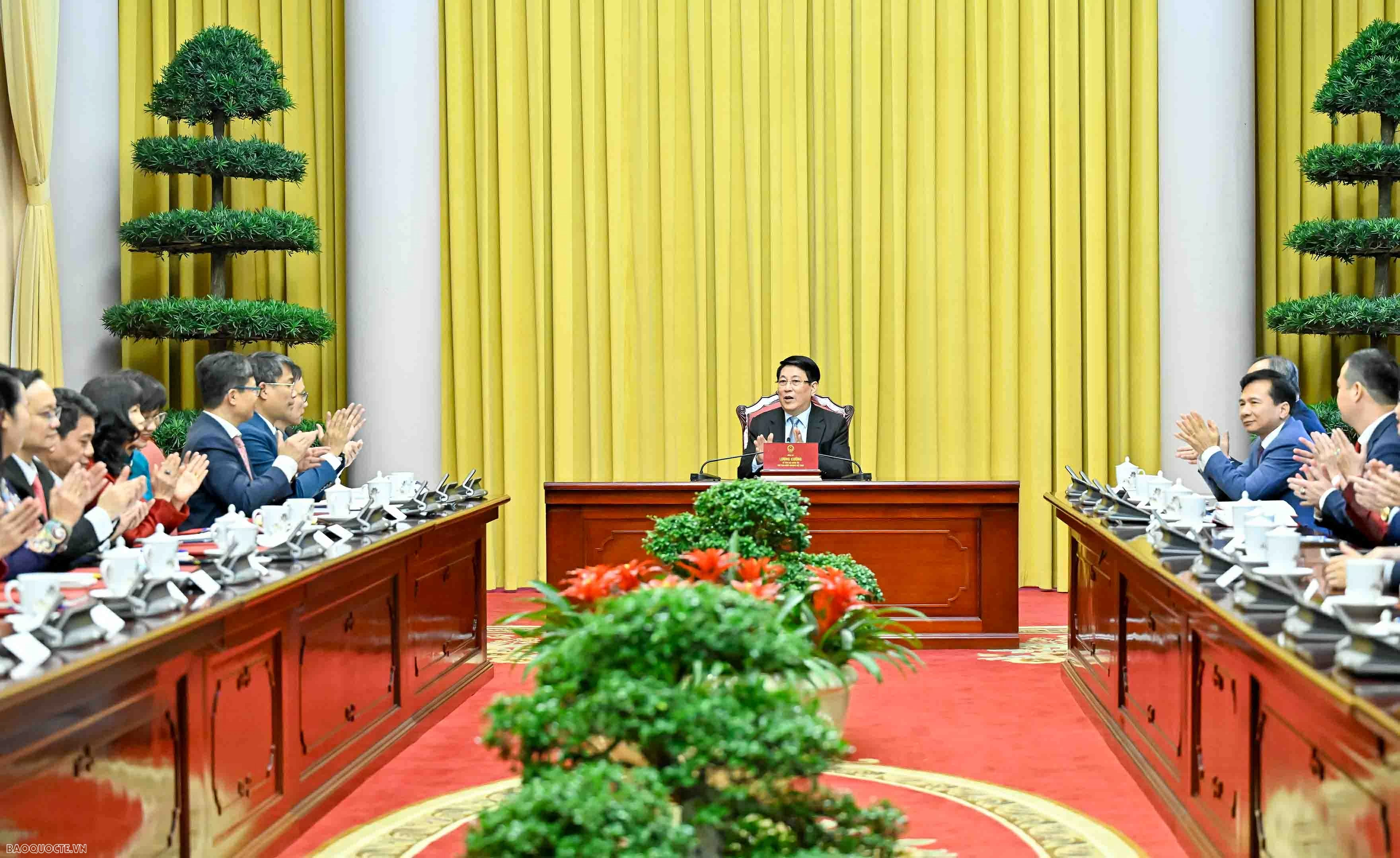 President Luong Cuong presents Appointment Decisions for Vietnamese Ambassadors for the 2025-2028 term President Luong Cuong presents Appointment Decisions for Vietnamese Ambassadors for the 2025-2028 term