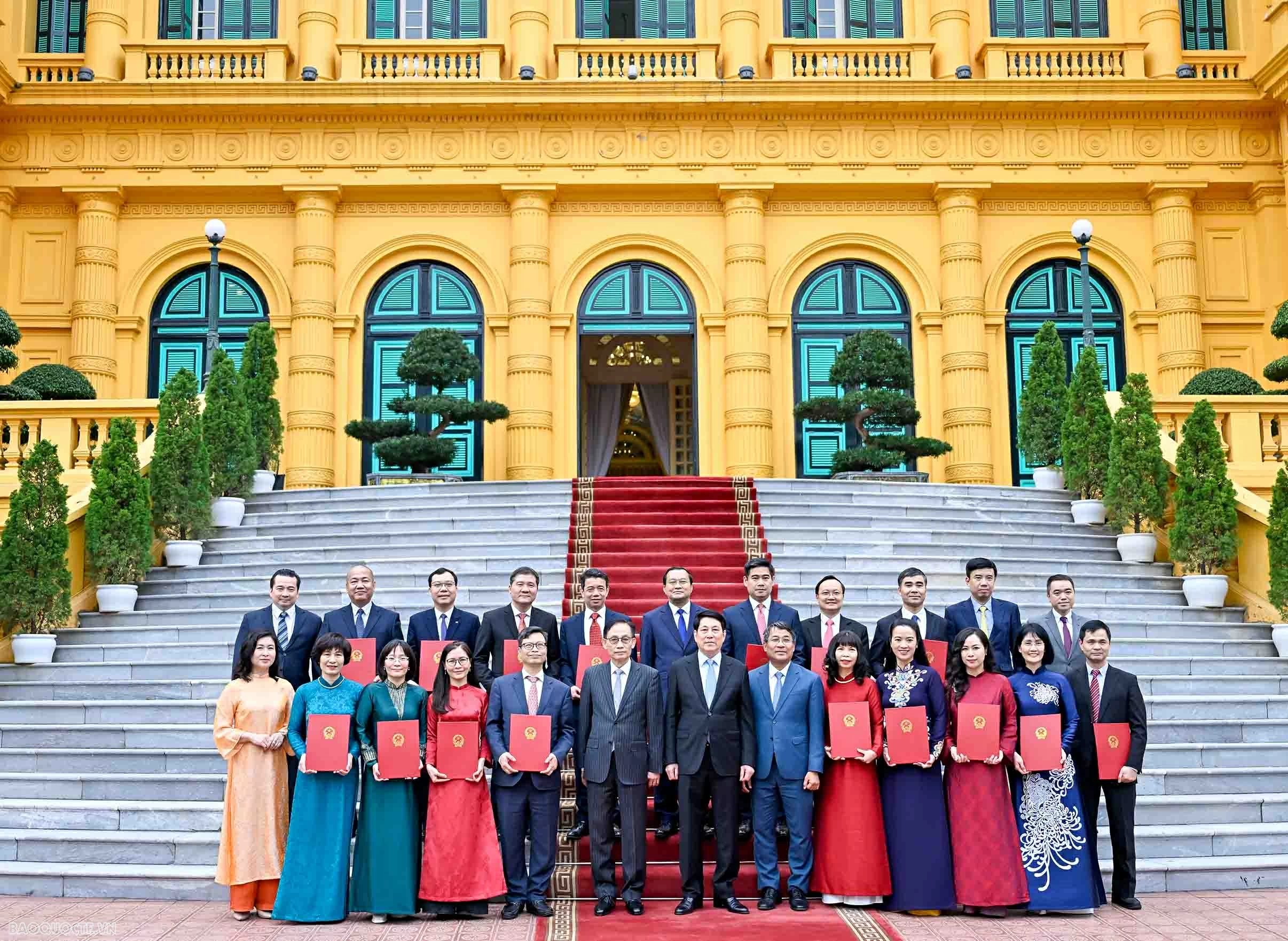 President Luong Cuong presents Appointment Decisions for Vietnamese Ambassadors for the 2025-2028 term President Luong Cuong presents Appointment Decisions for Vietnamese Ambassadors for the 2025-2028 term